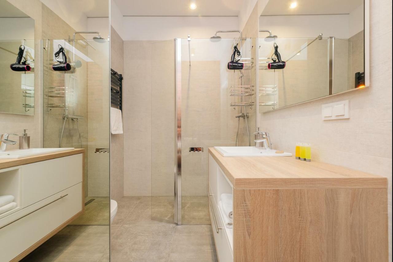 Stare Bielany 2-Bedroom Apartment Varsavia Esterno foto